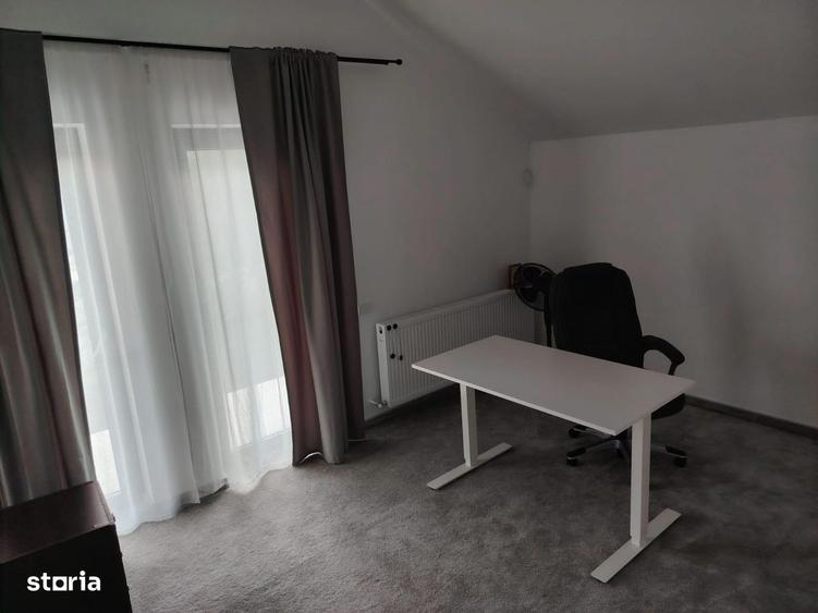 Casă cu 4 camere în Izvorani