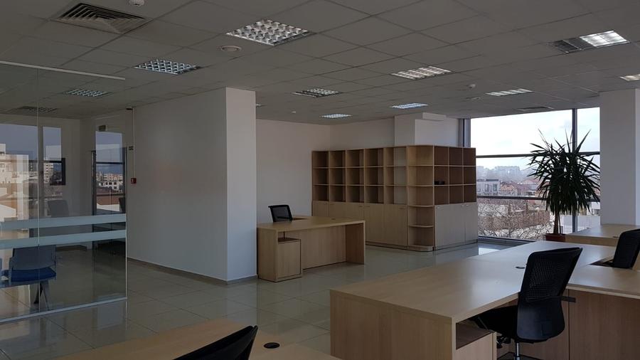 Spațiu comercial, de 241 mp, în Central