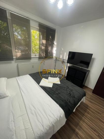 Apartament cu 2 camere semidecomandat, mobilat în P-ța Victoriei