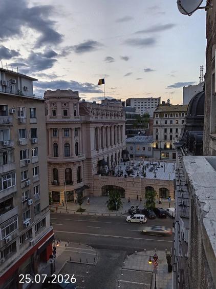 Apartament cu 3 camere decomandat în Calea Victoriei