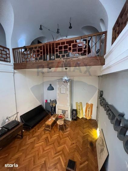 Apartament cu 4 camere în Romană