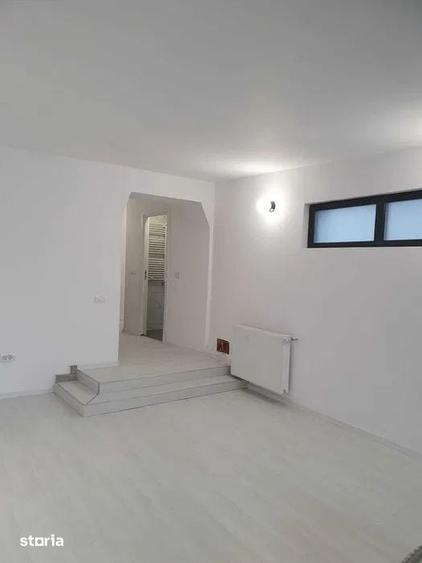 Casă cu 4 camere decomandat cu Teren 16.5 Mp în Gara de Nord