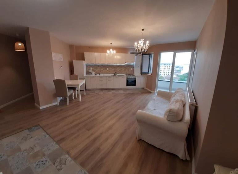 Apartament cu 3 camere semidecomandat în Central