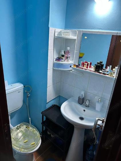 Apartament cu 3 camere decomandat, mobilat în Sărari
