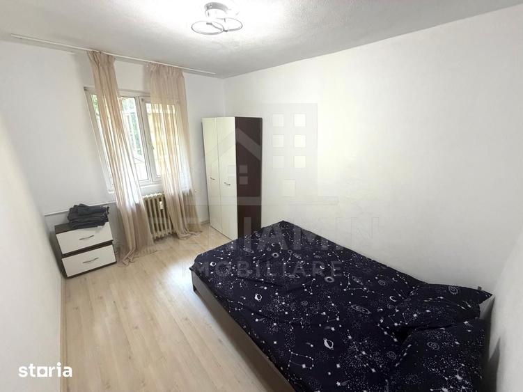 Apartament cu 3 camere semidecomandat în Craiovița Nouă