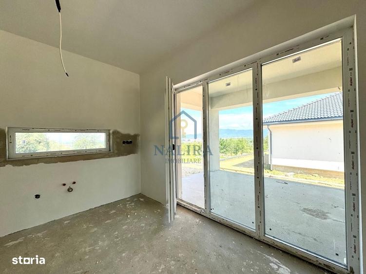 Casă cu 4 camere în Satu Nou de Jos