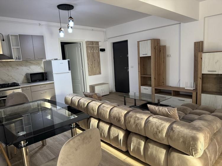 Apartament cu 3 camere decomandat în Exterior Vest