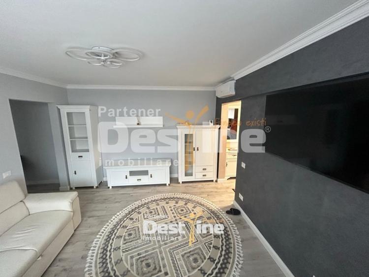 Apartament cu 3 camere semidecomandat în Central