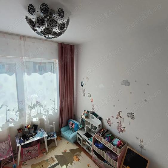 Apartament cu 3 camere semidecomandat în Florești
