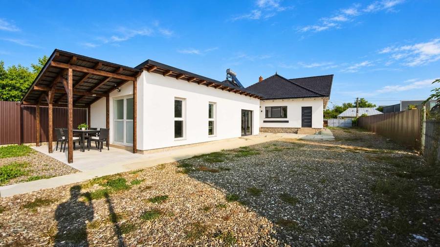 Casă cu 4 camere în Bogdănești
