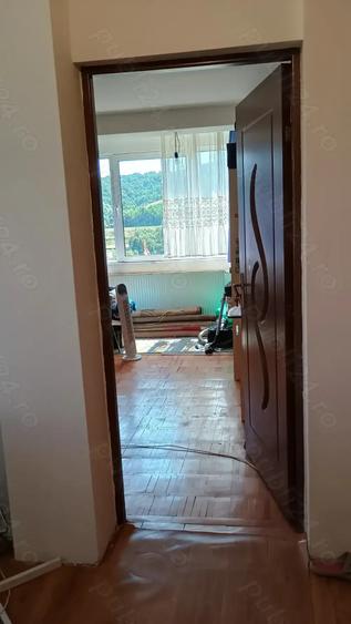 Apartament cu 3 camere decomandat în Micro II