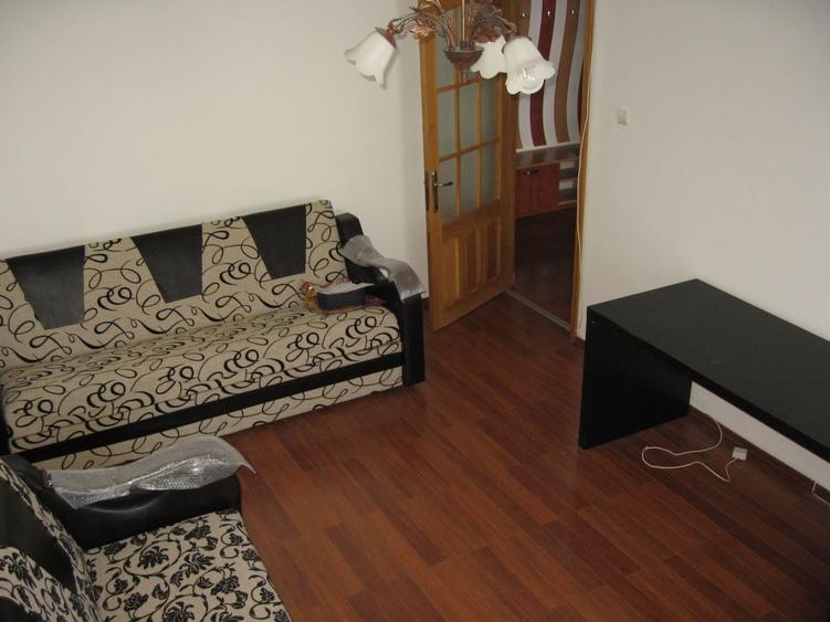 Proprietar ofer camera in ap 3 camere - 4