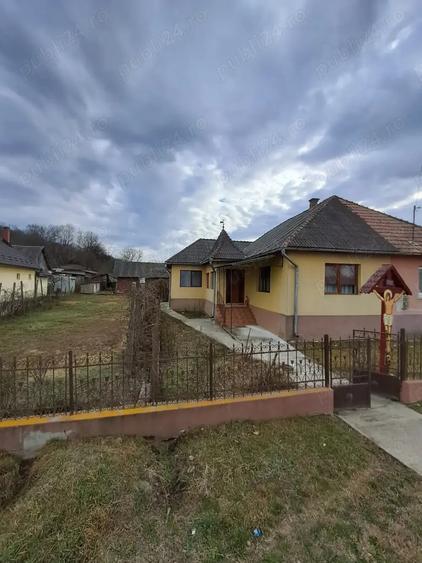 Casă cu 3 camere cu Teren 1450 Mp în Sânmărghita