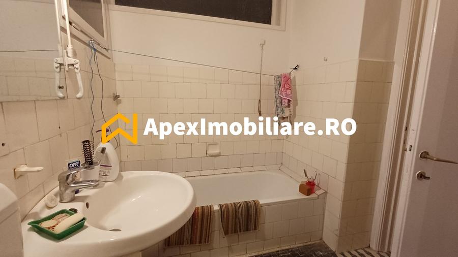 Apartament cu 4 camere circular, mobilat în Gara de Nord