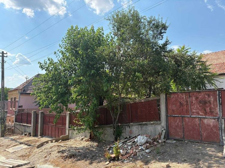 Casă cu 4 camere în Cut