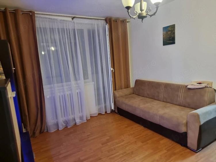 Apartament cu 2 camere semidecomandat în Craiovei