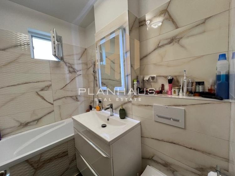 Apartament cu 3 camere decomandat în Săsar