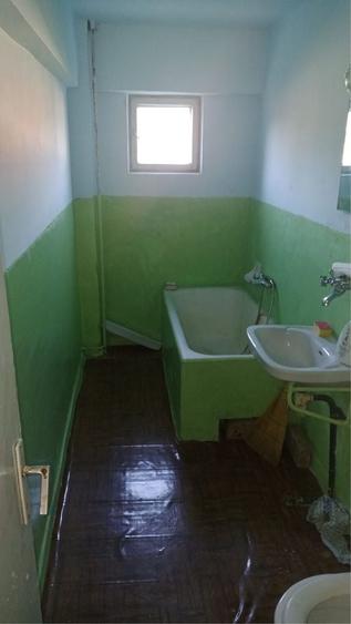 Apartament cu 3 camere decomandat în Bodești