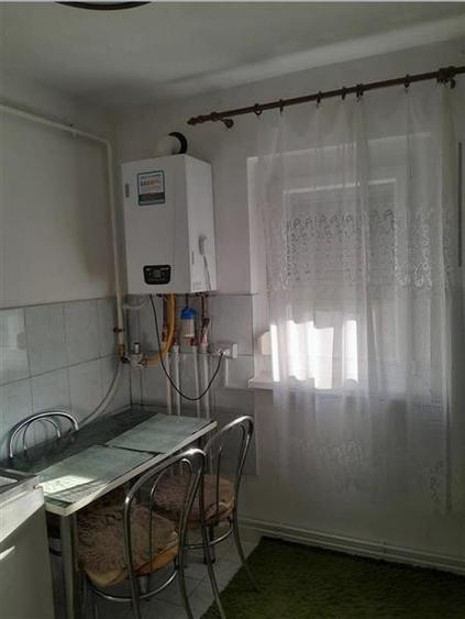 Apartament cu 3 camere semidecomandat, mobilat în Girocului