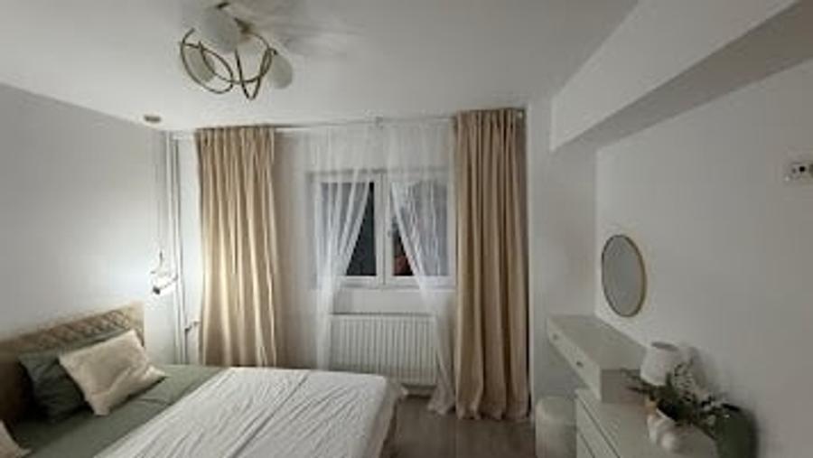 Apartament cu 4 camere semidecomandat în Ștefan cel Mare