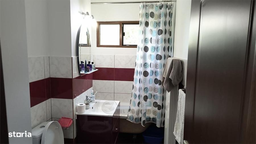 Apartament cu 3 camere nedecomandat în Podu Roș