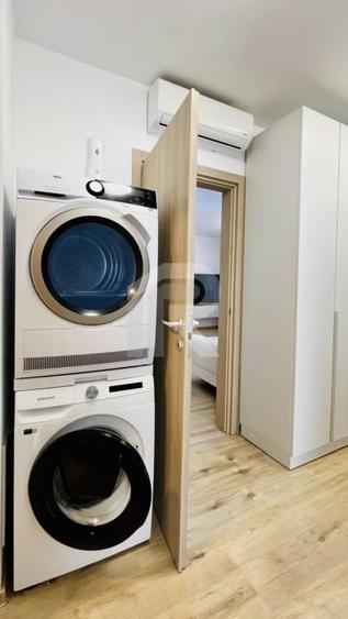 Apartament cu 4 camere semidecomandat în Băneasa