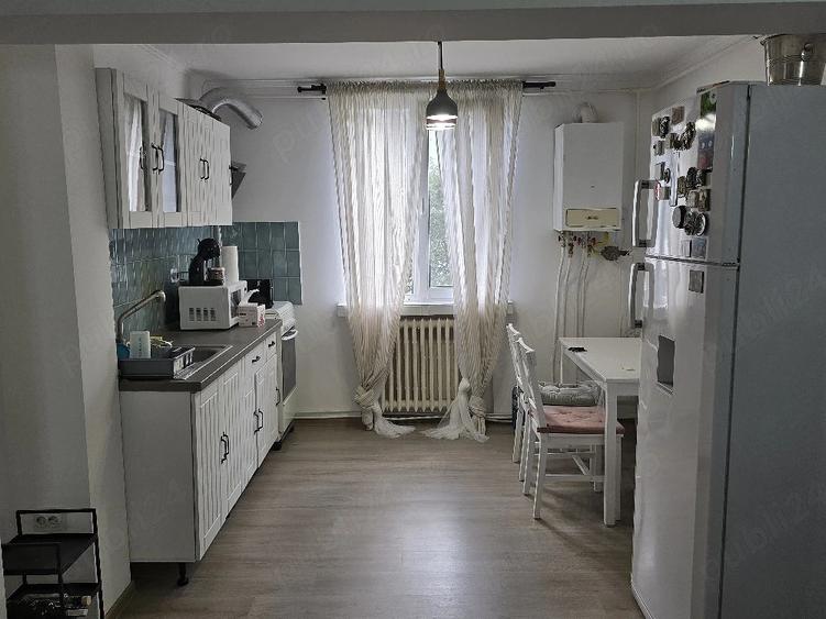 Apartament cu 4 camere decomandat în Central