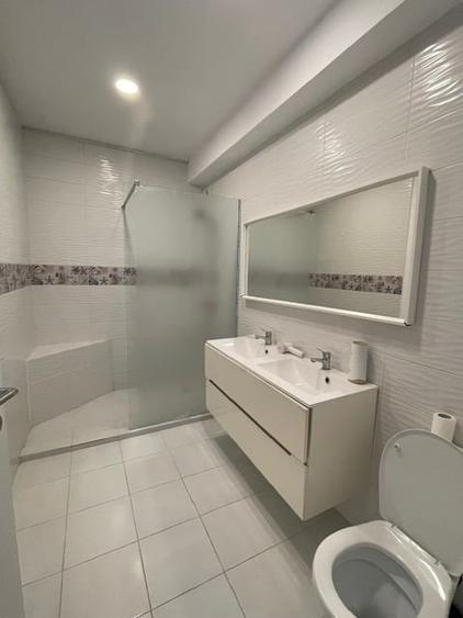 Casă cu 5 camere cu Teren 100 Mp în Central