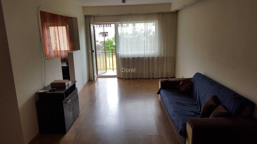 Vand apartament str. Plopilor Floresti