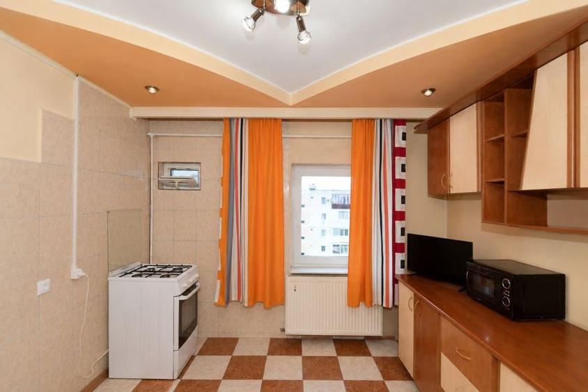 Apartament cu 3 camere decomandat în Prundu