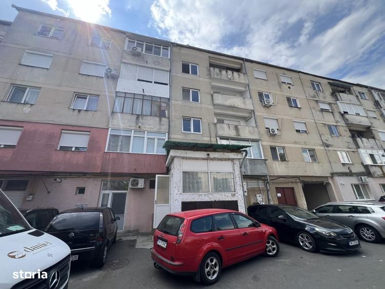 Apartament cu 4 camere în Micro 16