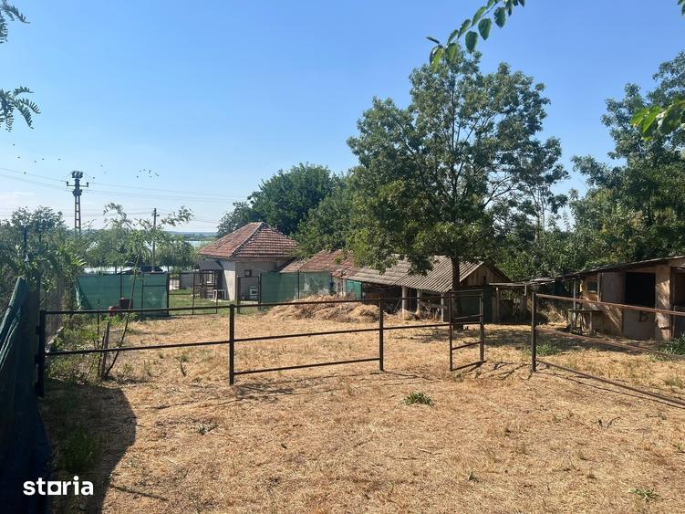 Casă cu 2 camere cu Teren 950 Mp în Calea București