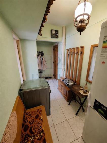 Apartament cu 3 camere semidecomandat în Dacia