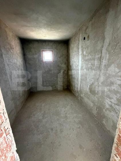 Casă cu 8 camere cu Teren 700 Mp în Șcheia