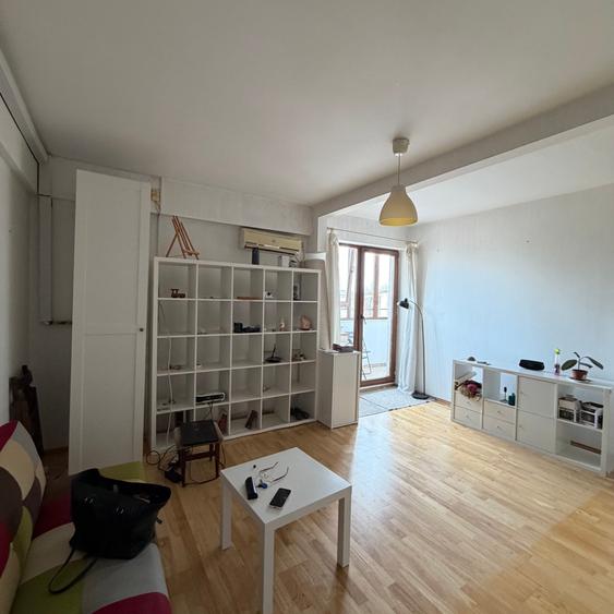 Apartament cu 2 camere semidecomandat, mobilat în Calea Călărașilor