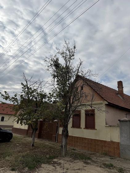 Casă cu 7 camere cu Teren 2759 Mp în Chizătău