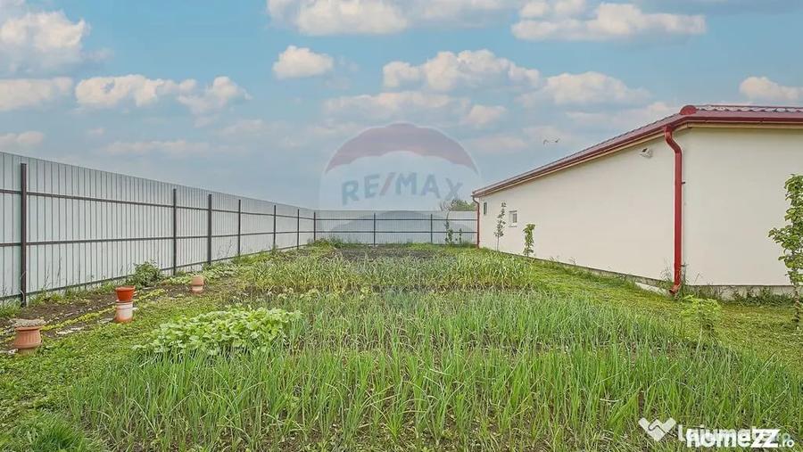 Casă cu 2 camere cu Teren 380 Mp în Podu Oltului