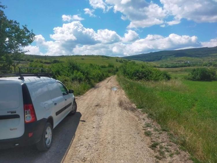 Teren de 5515 mp, în Dezmir