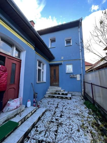Casă individuală cu 6 camere cu Canalizare în Centrul Istoric