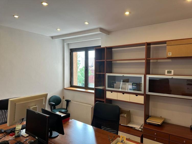 Apartament cu 4 camere decomandat, mobilat în Cotroceni