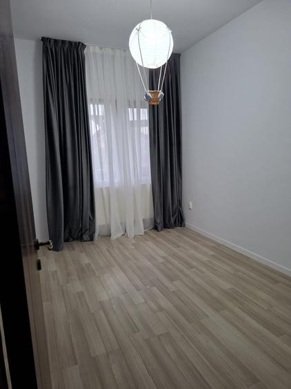 Casă individuală cu 5 camere cu Canalizare în Tunari