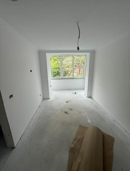 Apartament cu 3 camere semidecomandat în Ultracentral
