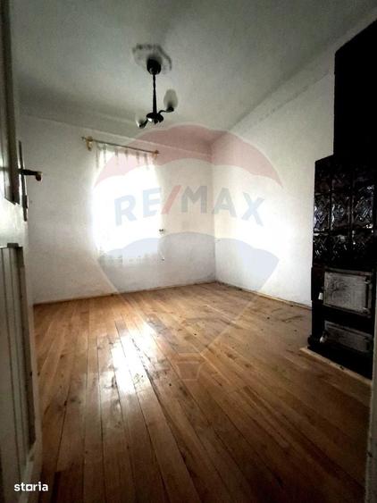 Casă cu 4 camere cu Teren 1478 Mp în Măneciu
