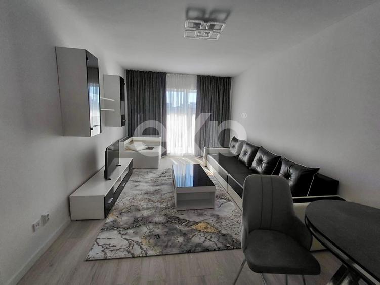 Apartament cu 2 camere decomandat în Tractorul