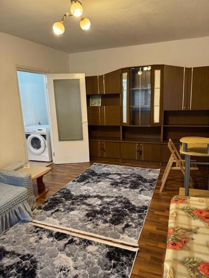 Apartament cu 2 camere semidecomandat în Berceni