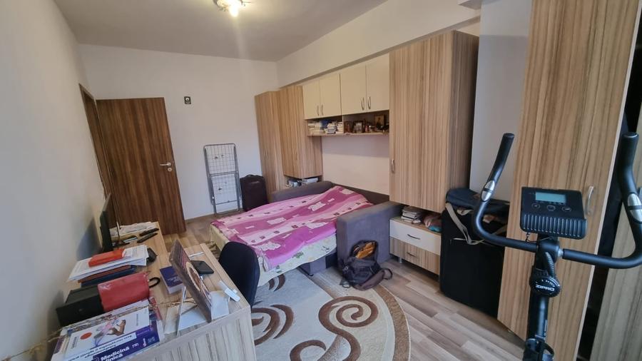 Garsonieră decomandată, mobilată în Bucium