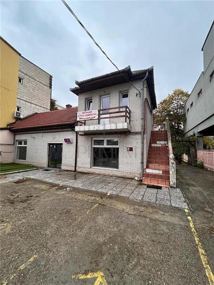 Casă individuală cu 6 camere cu Canalizare în Soarelui