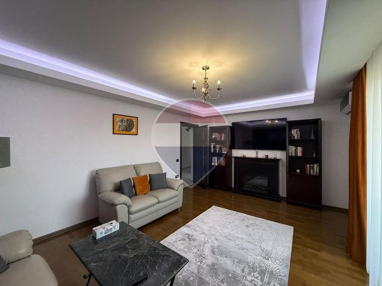 Apartament cu 4 camere decomandat, mobilat în Titan