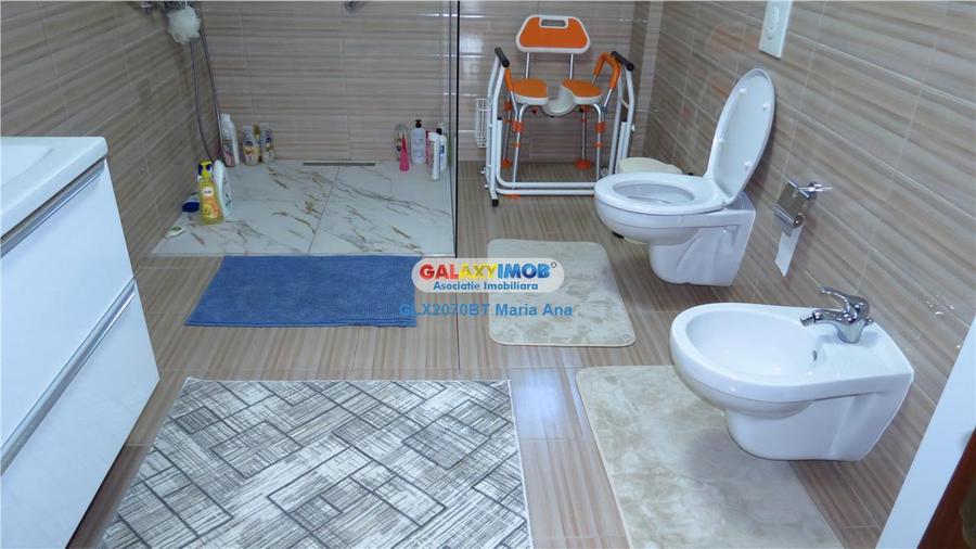 Casă cu 7 camere cu Teren 10000 Mp în Exterior Vest