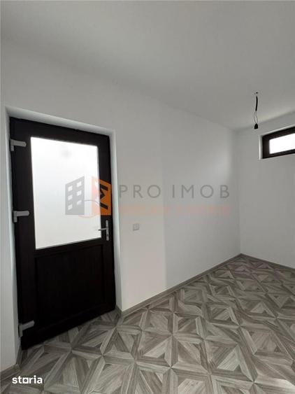 Casă cu 5 camere cu Teren 500 Mp în Stâlpu